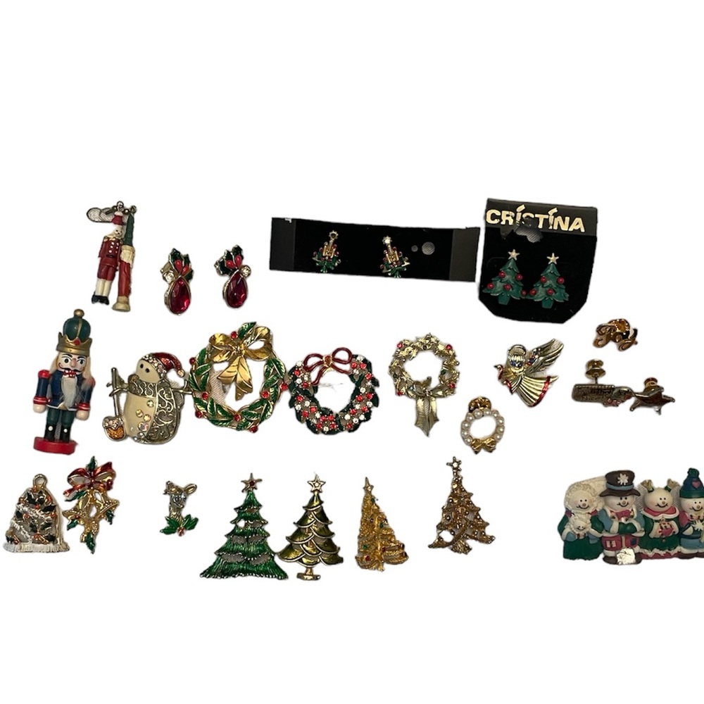 Lot of Vintage Christmas Jewelry, 22 pieces, enamel, rhinestone, resin.